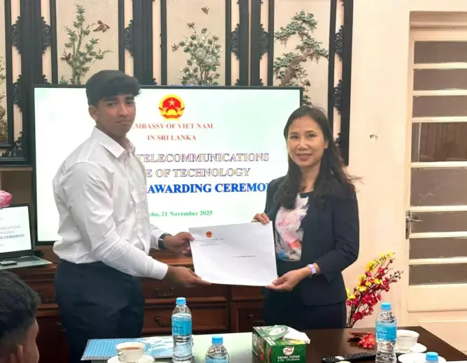 Trao học bổng toàn phần cho sinh viên Sri Lanka sang học tại Học viện Công nghệ Bưu chính Viễn thông