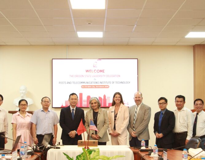 Học viện Công nghệ Bưu chính Viễn thông làm việc với Oregon State University (OSU) mở rộng hợp tác trong lĩnh vực AI/Robotic và bán dẫn